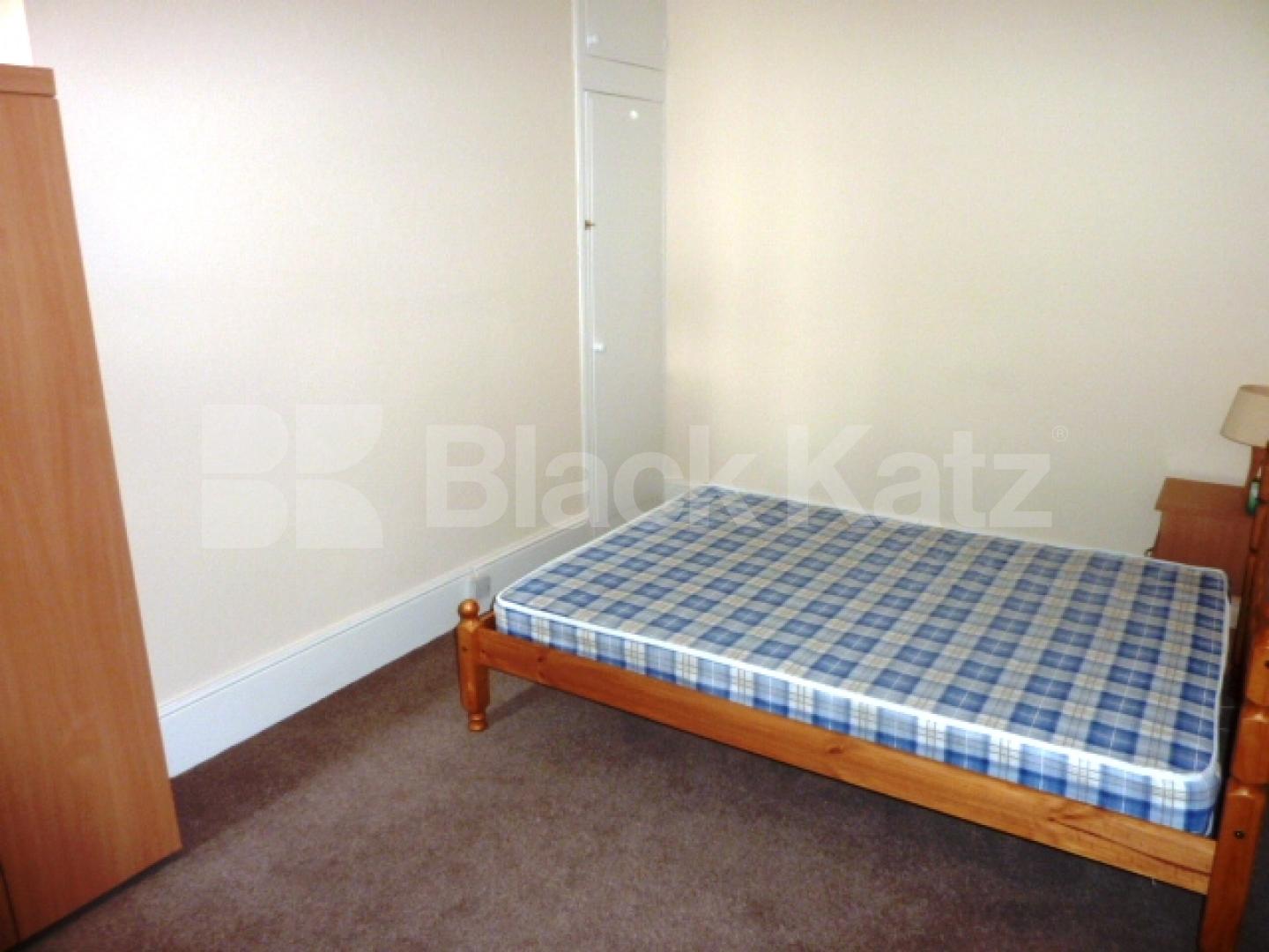 			IDEAL FOR 3 SHARERS!, 2 Bedroom, 1 bath, 1 reception Flat			 Old Marylebone Road, MARLEBONE